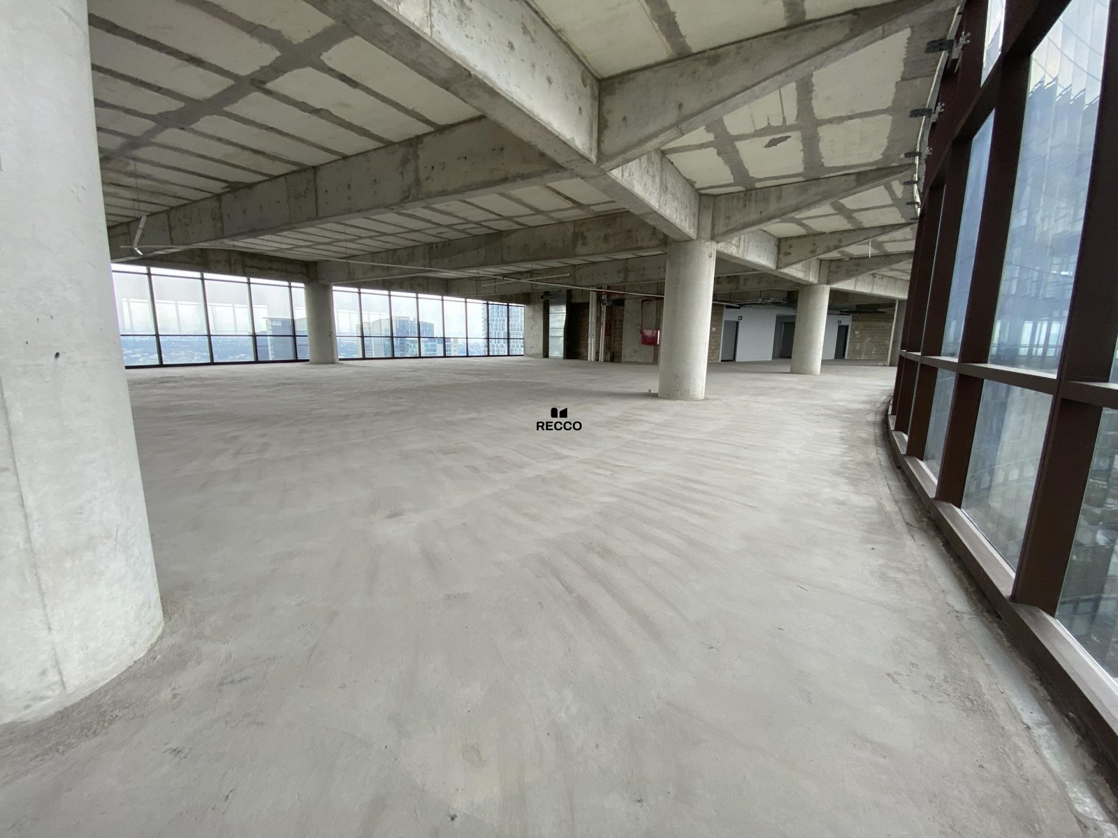 oficinas en obra gris scaled